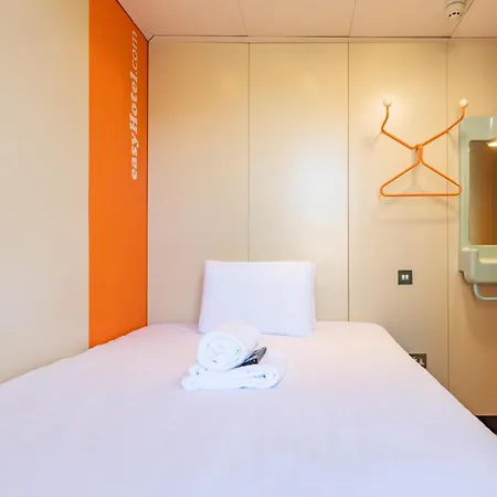 Easyhotel Edinburgh-2